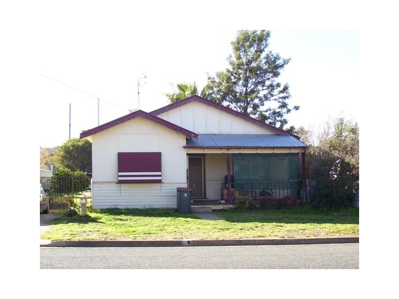 4 Carrington Street, Parkes NSW 2870