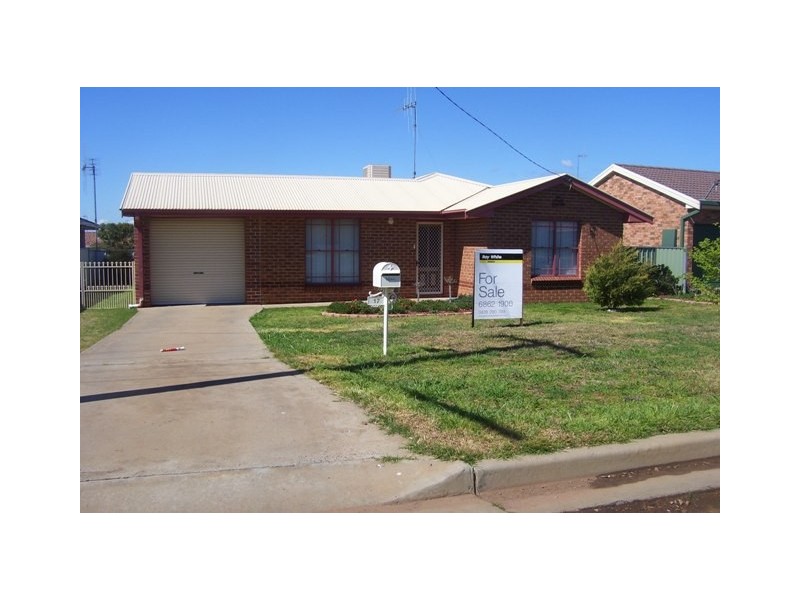 17 Flinders Street, Parkes NSW 2870