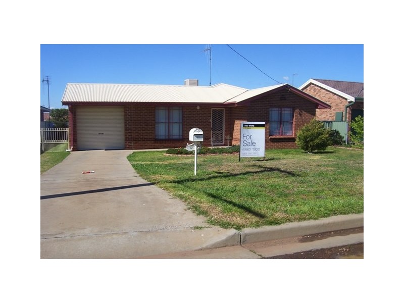 17 Flinders Street, Parkes NSW 2870