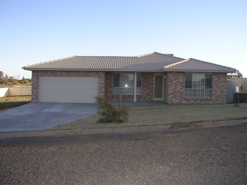 5 Vaucluse Place, Parkes NSW 2870