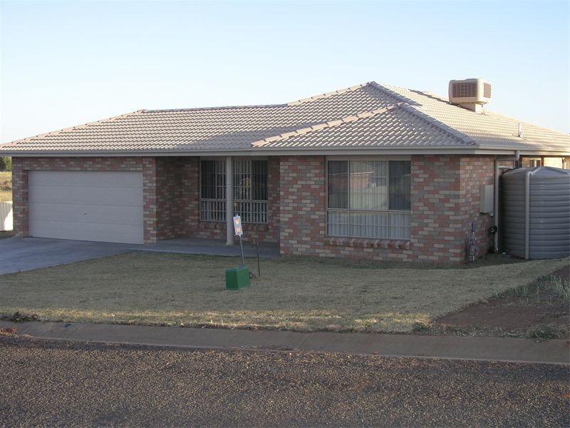 5 Vaucluse Place, Parkes NSW 2870