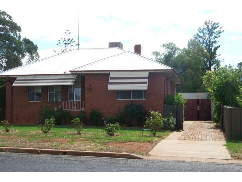 61 High Street, Parkes NSW 2870