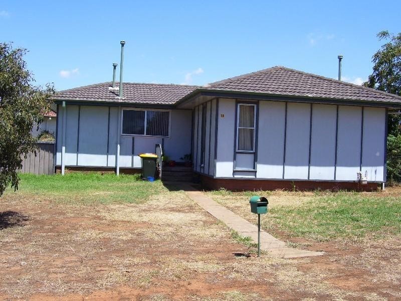 13 Best Street, Parkes NSW 2870
