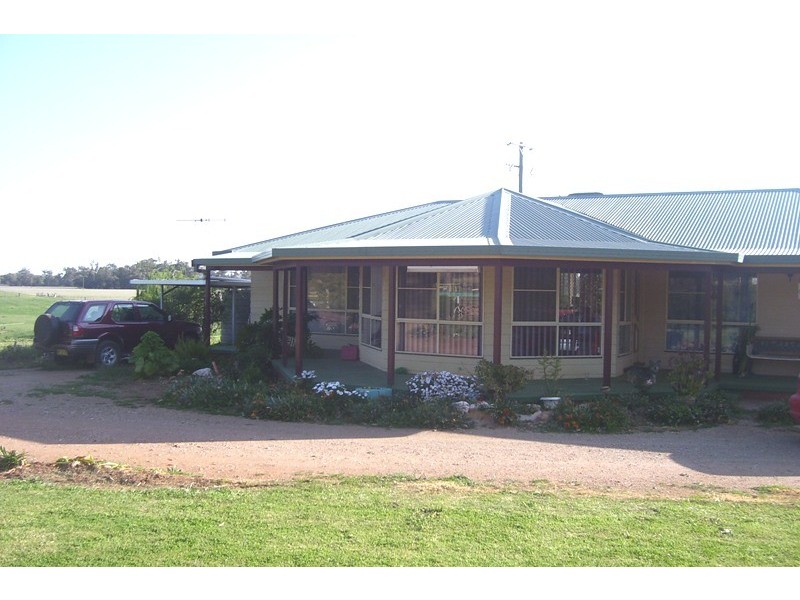 Brazil Watts Lane, Parkes NSW 2870