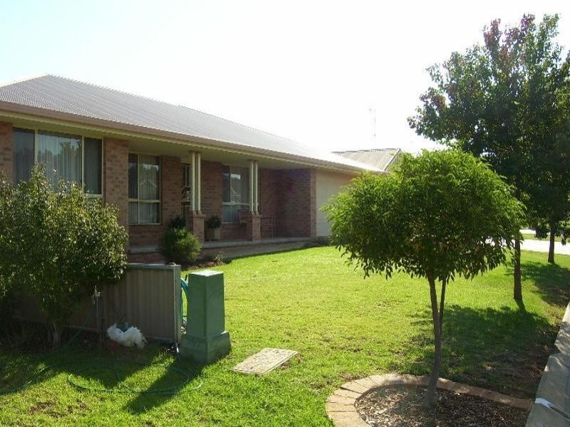 20 Noonan Street, Parkes NSW 2870