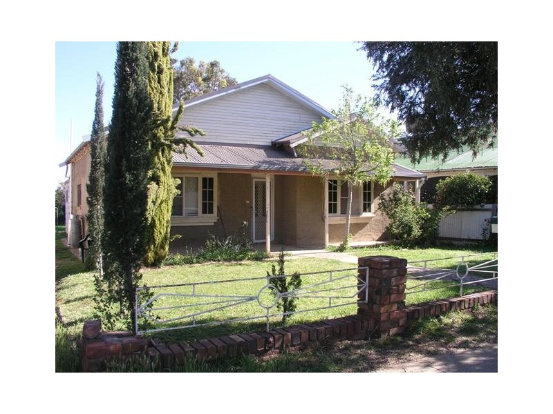 77 Dalton Street, Parkes NSW 2870