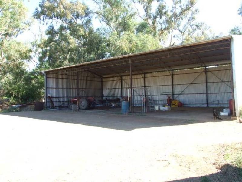 Innisfail Newell Highway, Parkes NSW 2870