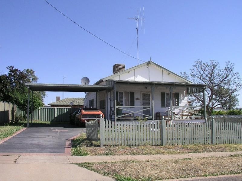 13 Medlyn Street, Parkes NSW 2870