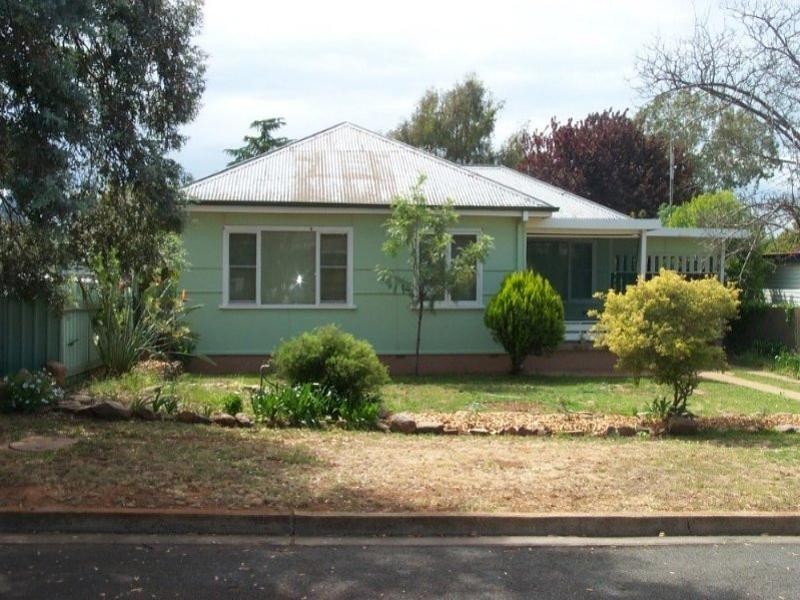 1 Wattle Street, Parkes NSW 2870