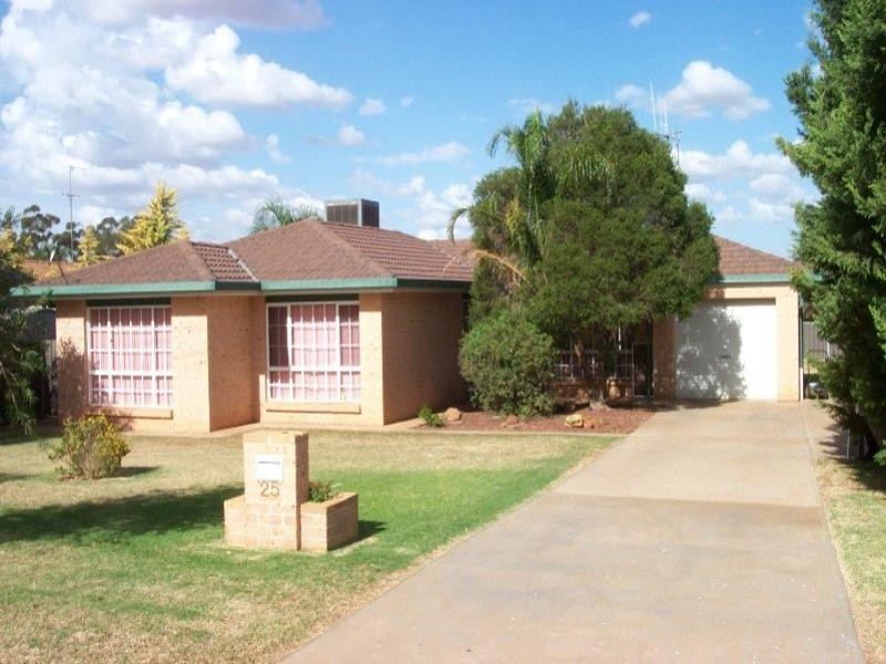 25 Flinders Street, Parkes NSW 2870