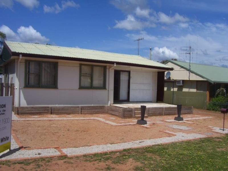 7 Moon Crescent, Parkes NSW 2870