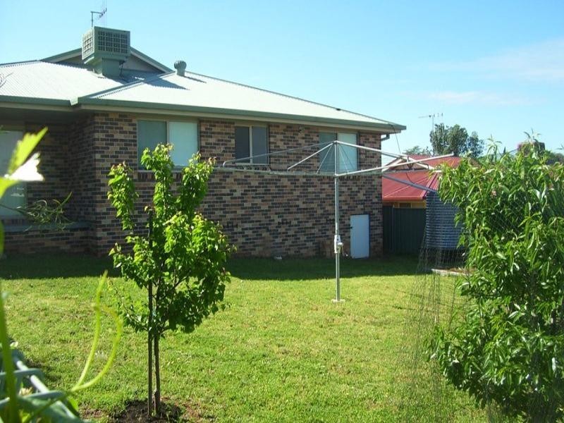 20 Dalley Street, Parkes NSW 2870
