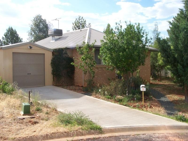6 Endeavour Place, Parkes NSW 2870