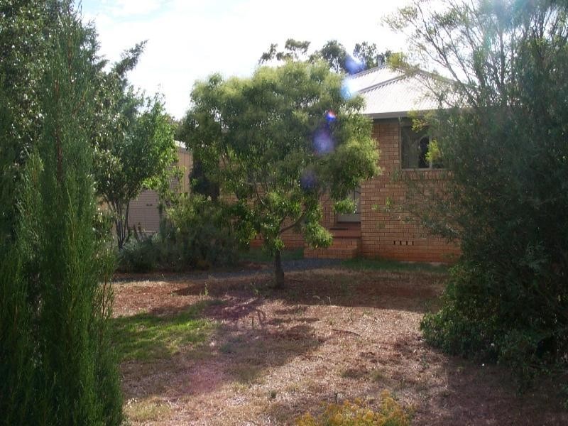 6 Endeavour Place, Parkes NSW 2870