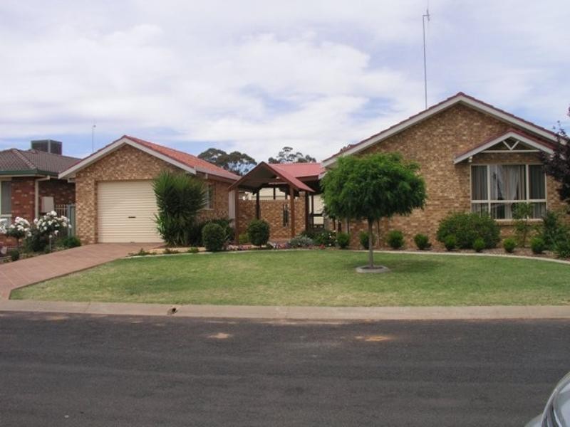 27 Paterson Street, Parkes NSW 2870