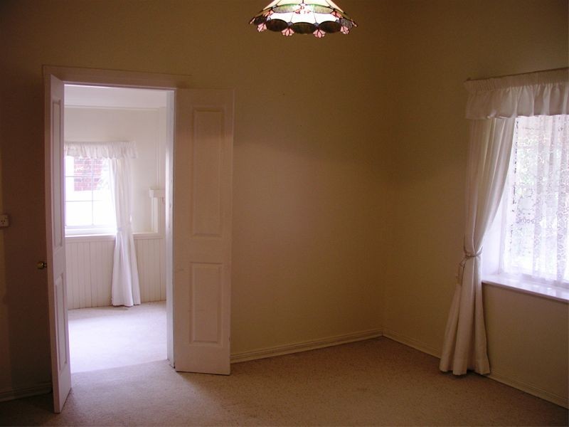 11 Thurlstone Street, Parkes NSW 2870