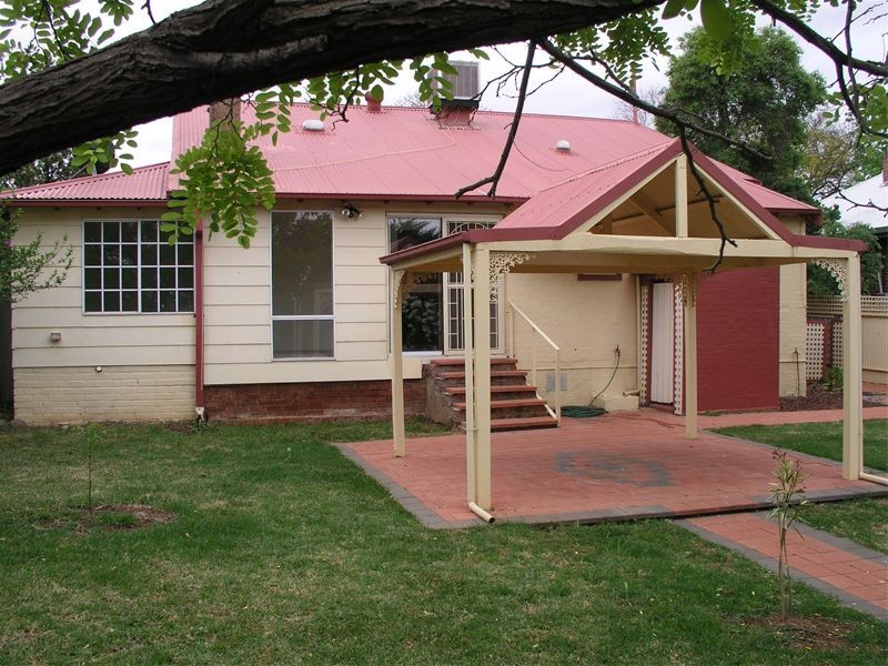 11 Thurlstone Street, Parkes NSW 2870