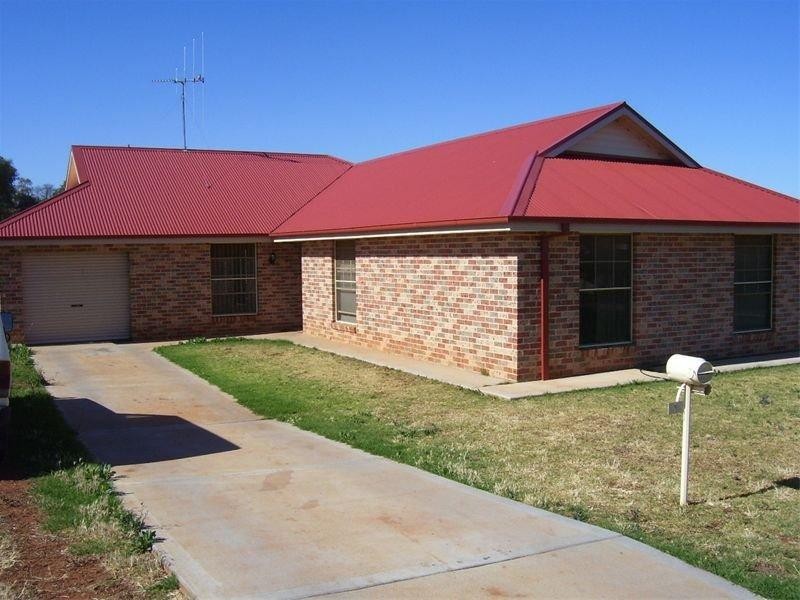 1 Hazelbank Avenue, Parkes NSW 2870