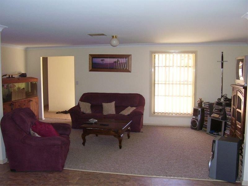 1 Hazelbank Avenue, Parkes NSW 2870