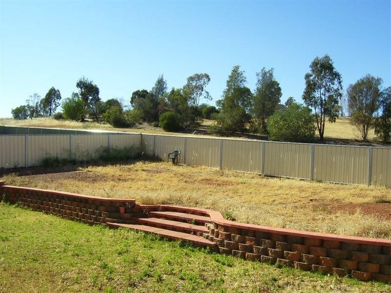 1 Hazelbank Avenue, Parkes NSW 2870