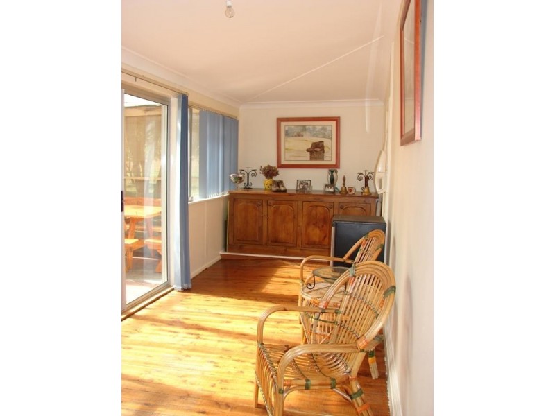 Innisfail Newell Highway, Parkes NSW 2870