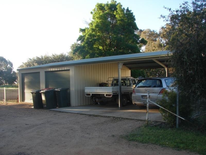 Innisfail Newell Highway, Parkes NSW 2870