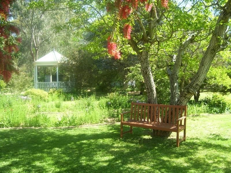 Innisfail Newell Highway, Parkes NSW 2870