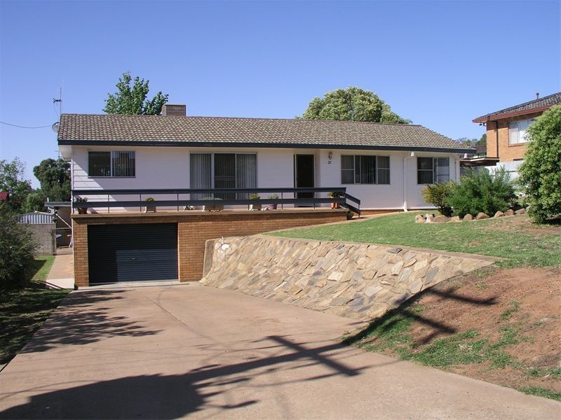 31 Barton Street, Parkes NSW 2870