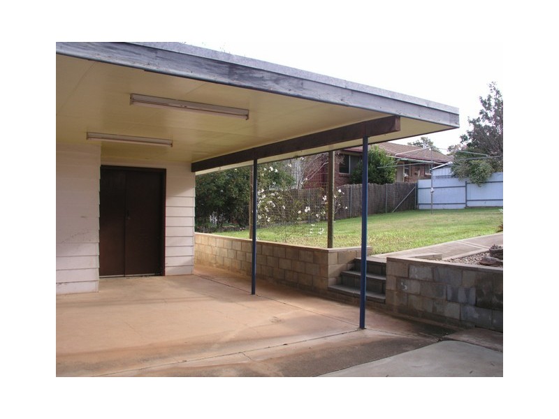 31 Barton Street, Parkes NSW 2870