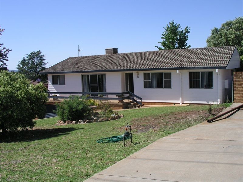 31 Barton Street, Parkes NSW 2870