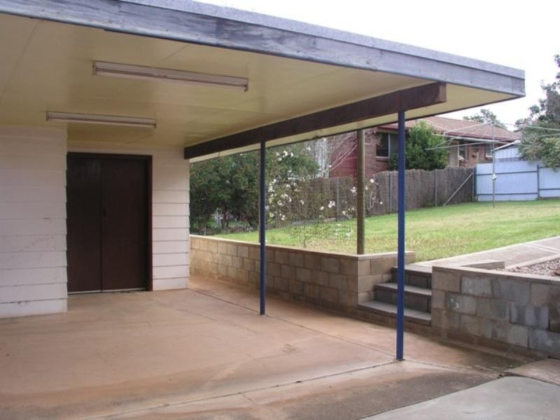 31 Barton Street, Parkes NSW 2870
