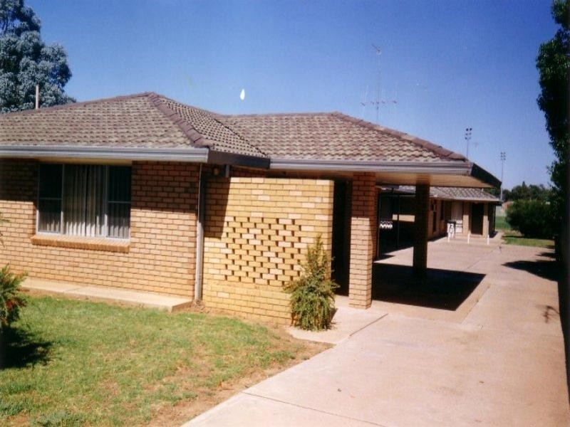 2/32 Forbes Road, Parkes NSW 2870