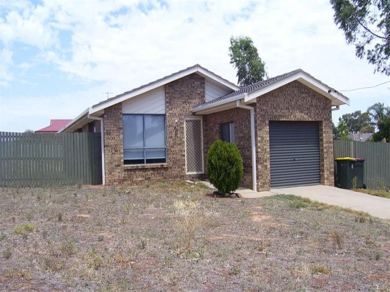63 Medlyn Street, Parkes NSW 2870
