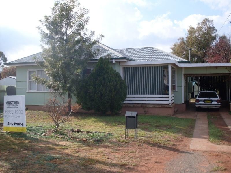 1 Wattle Street, Parkes NSW 2870