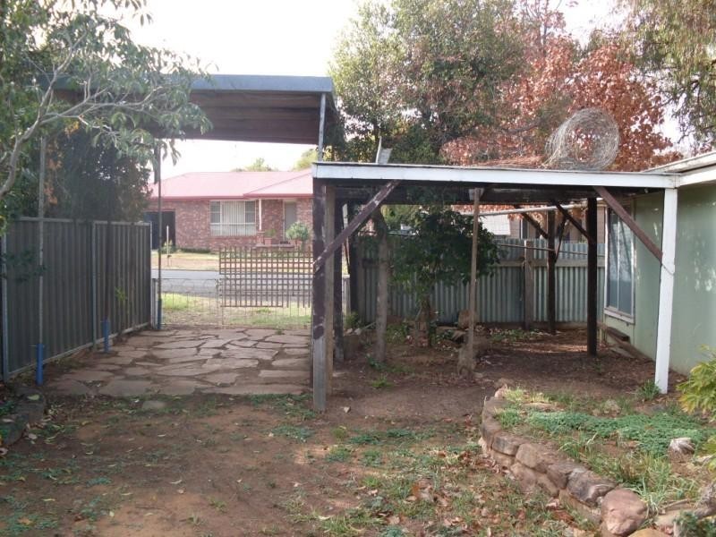 1 Wattle Street, Parkes NSW 2870