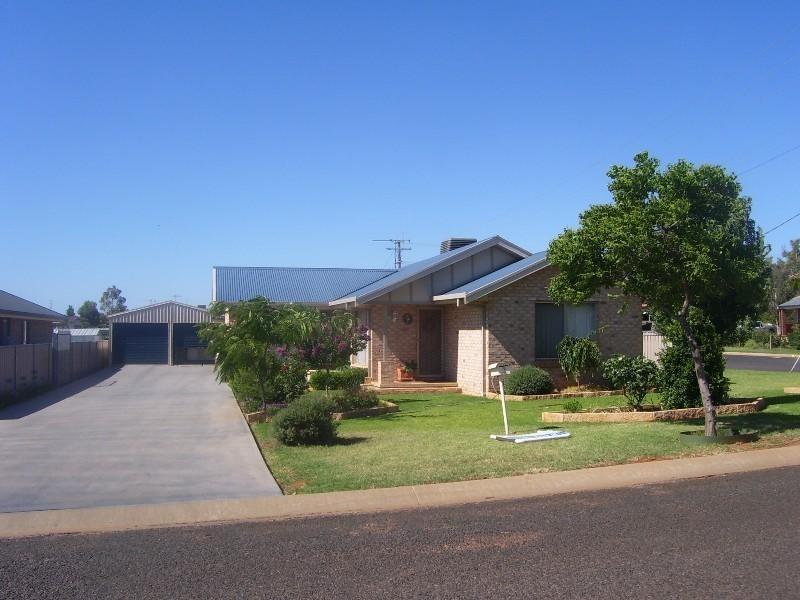 2 Noonan Street, Parkes NSW 2870