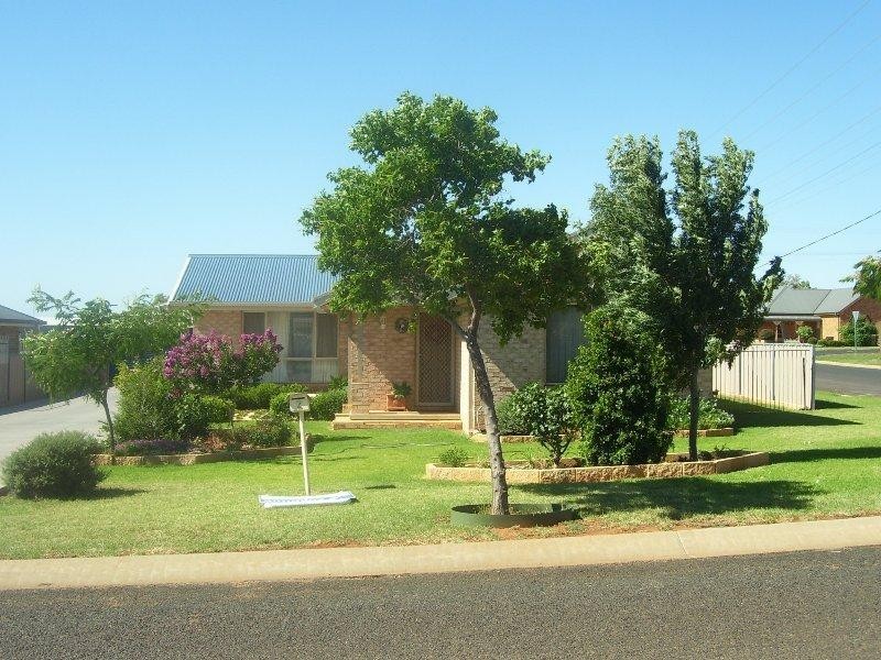 2 Noonan Street, Parkes NSW 2870