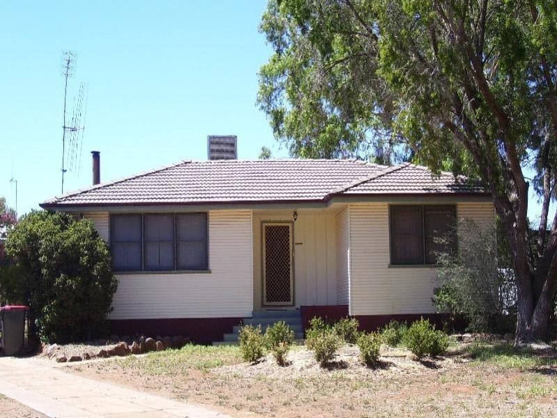 7 Faull Street, Parkes NSW 2870