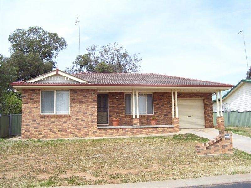 5 Patterson Street, Parkes NSW 2870