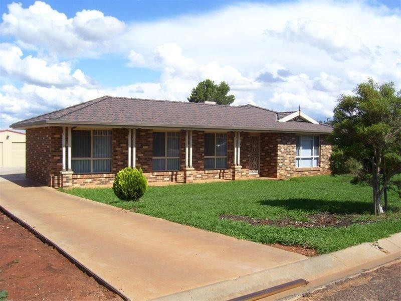10 Mimosa Avenue, Parkes NSW 2870