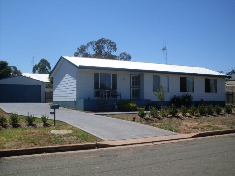 7 Lawson Street, Parkes NSW 2870