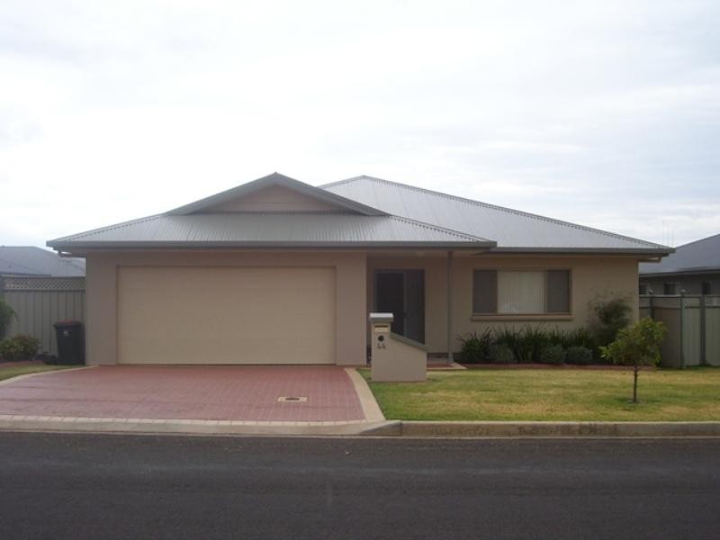 44 Best Street, Parkes NSW 2870