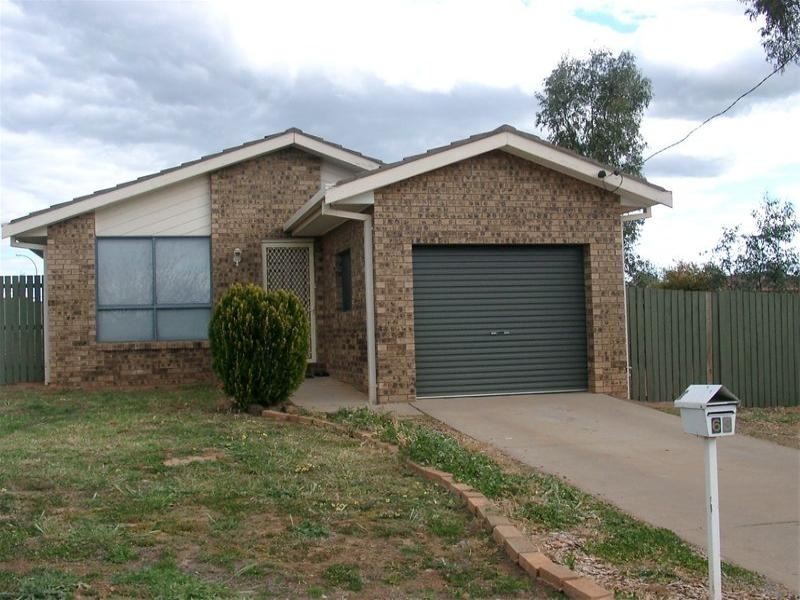 63 Medlyn Street, Parkes NSW 2870