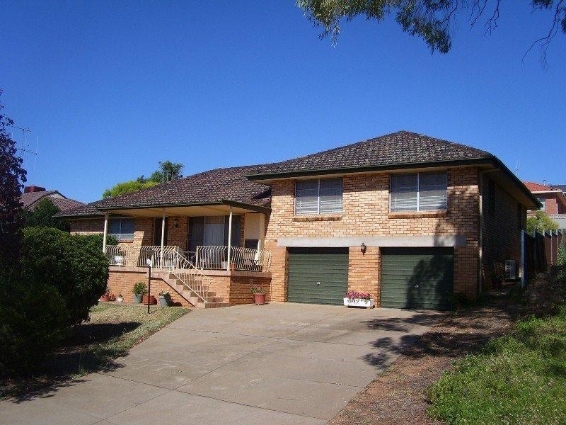 10 Mengarvie Road, Parkes NSW 2870