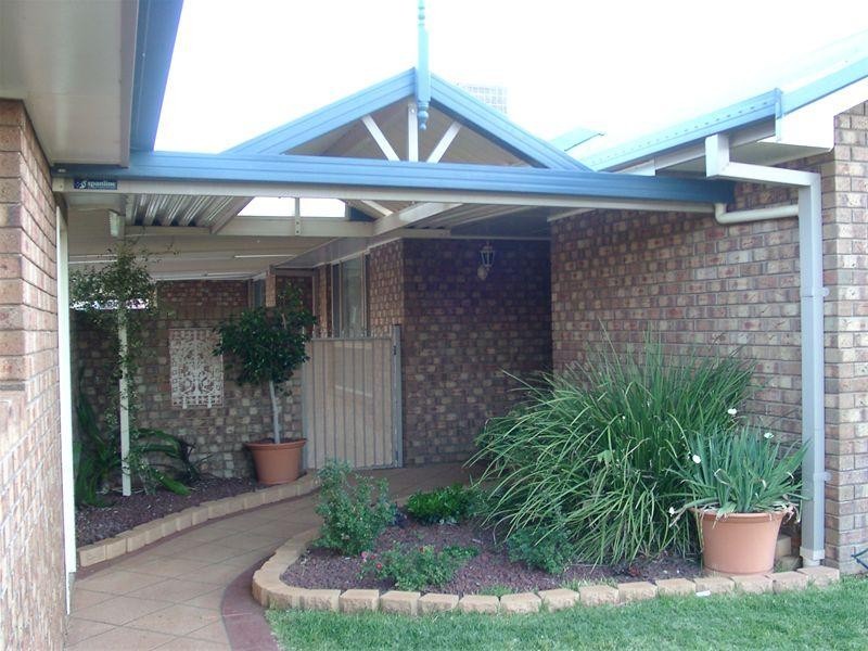 8 Noonan Street, Parkes NSW 2870