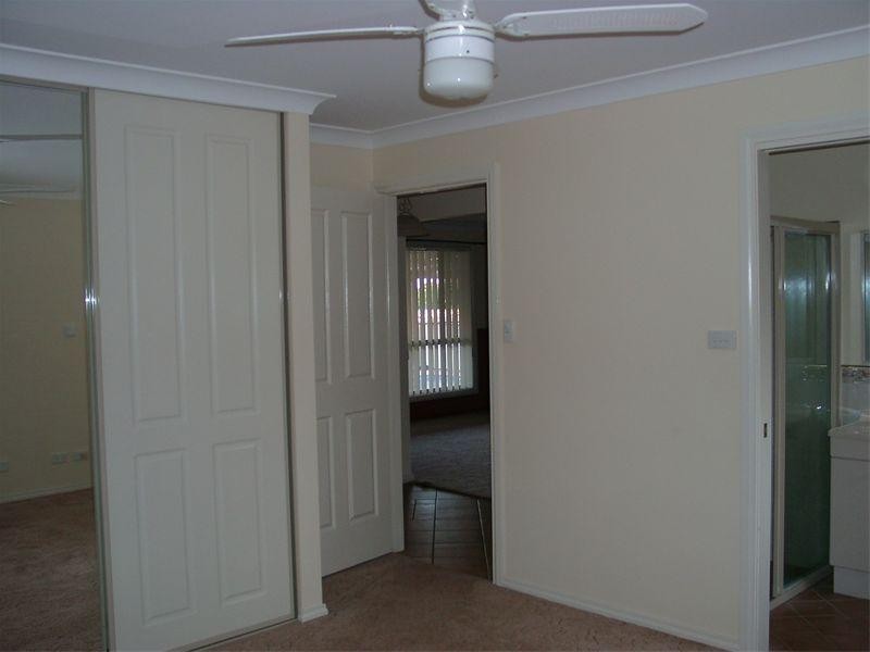 8 Noonan Street, Parkes NSW 2870