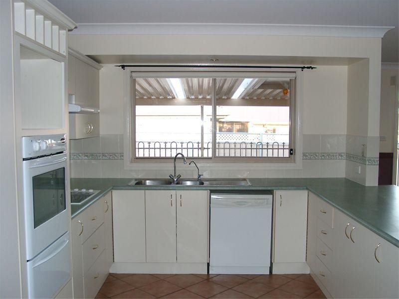 8 Noonan Street, Parkes NSW 2870