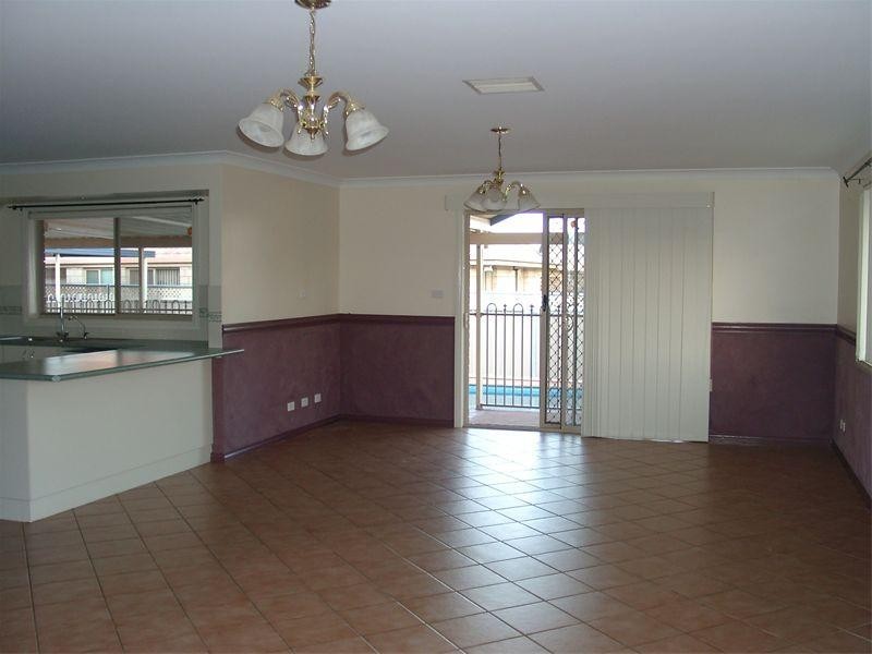 8 Noonan Street, Parkes NSW 2870