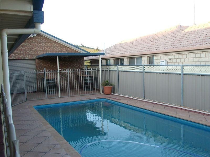 8 Noonan Street, Parkes NSW 2870