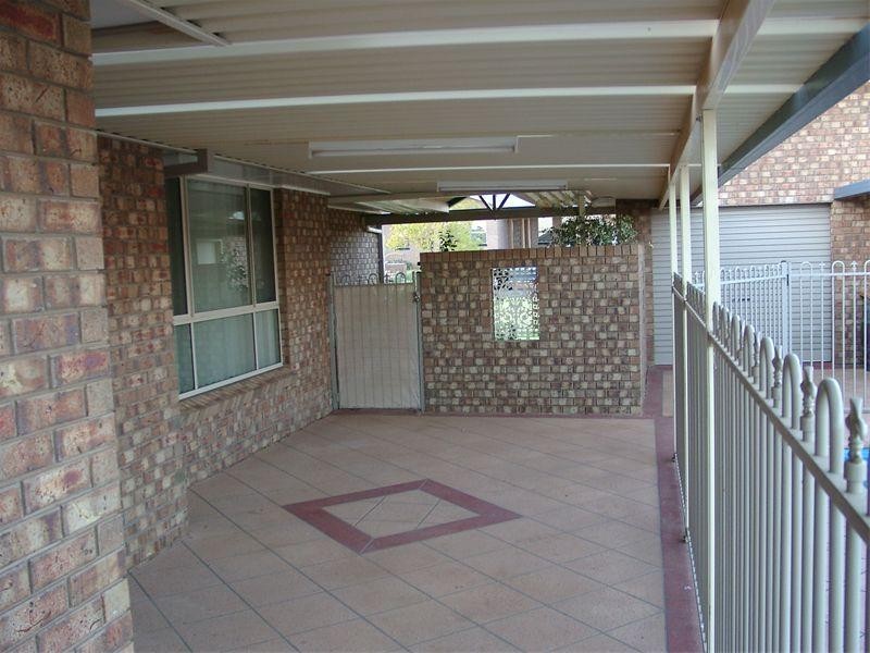 8 Noonan Street, Parkes NSW 2870